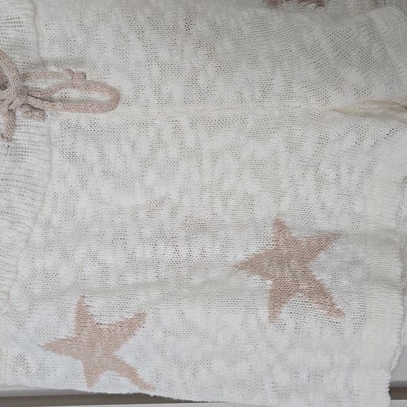 Vintage Havana White Knit Shorts with Tan Star Pattern - Picture 2 of 5